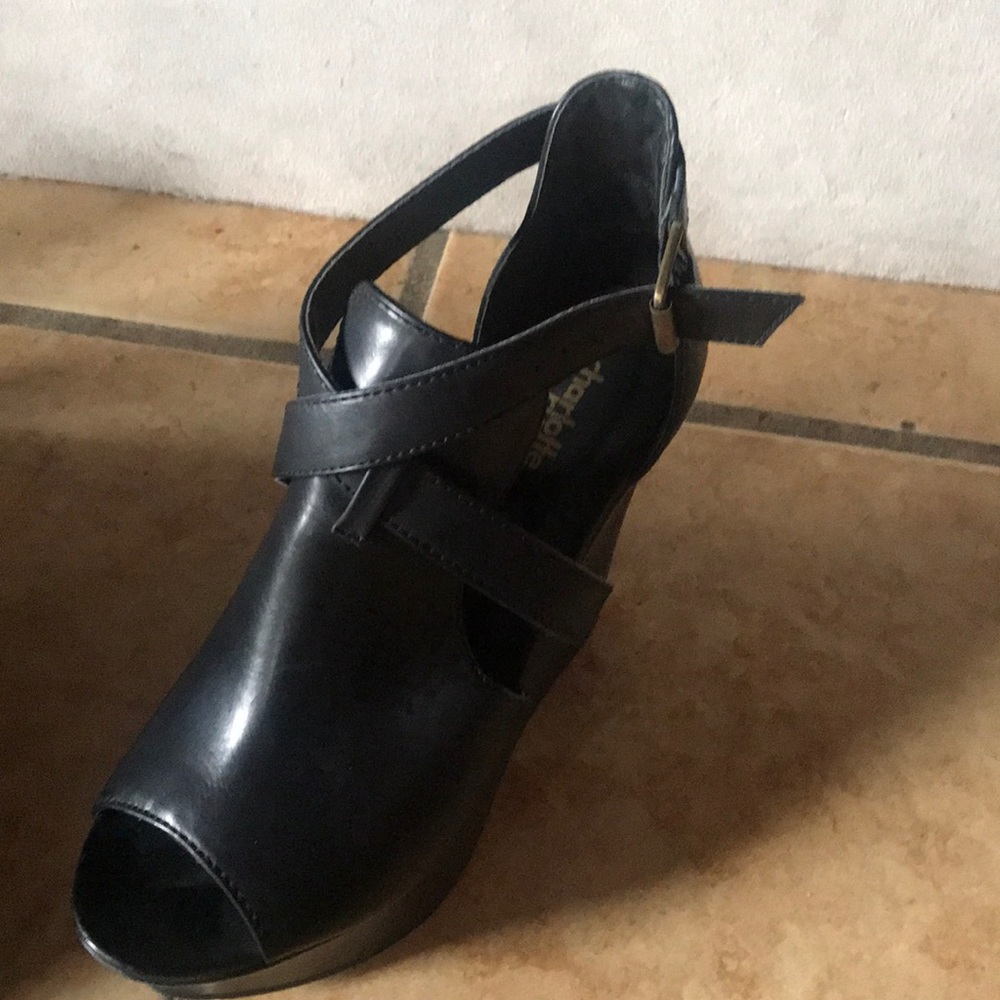 Platform wedges size 7 peep toe